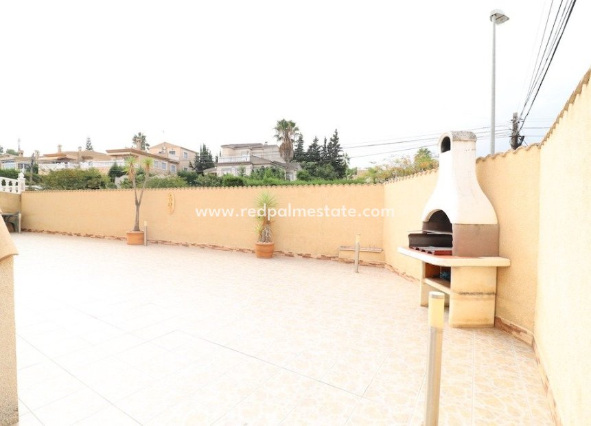 Reventa - Villa -
Torrevieja - Los Balcones