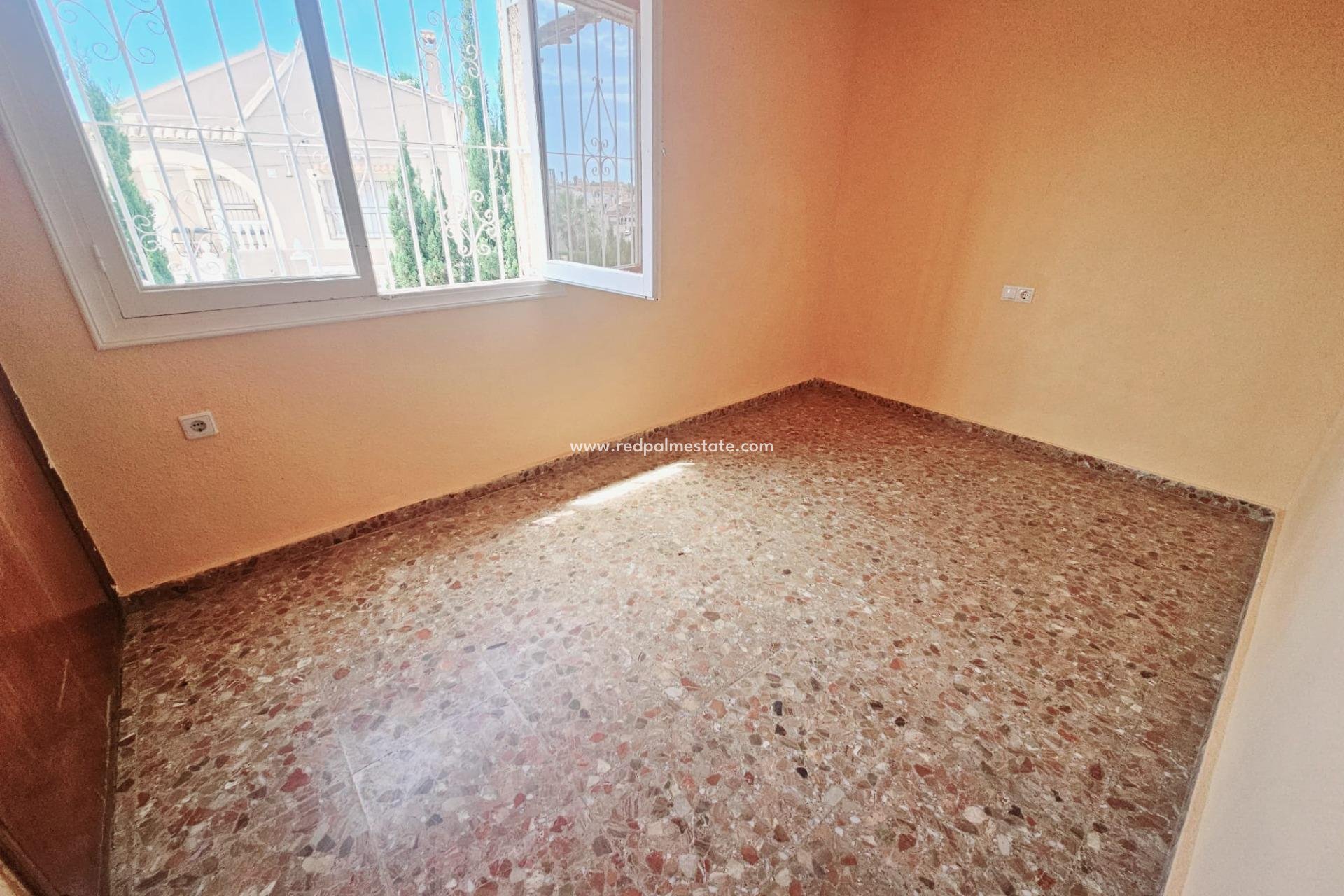 Reventa - Villa -
Torrevieja - Los balcones