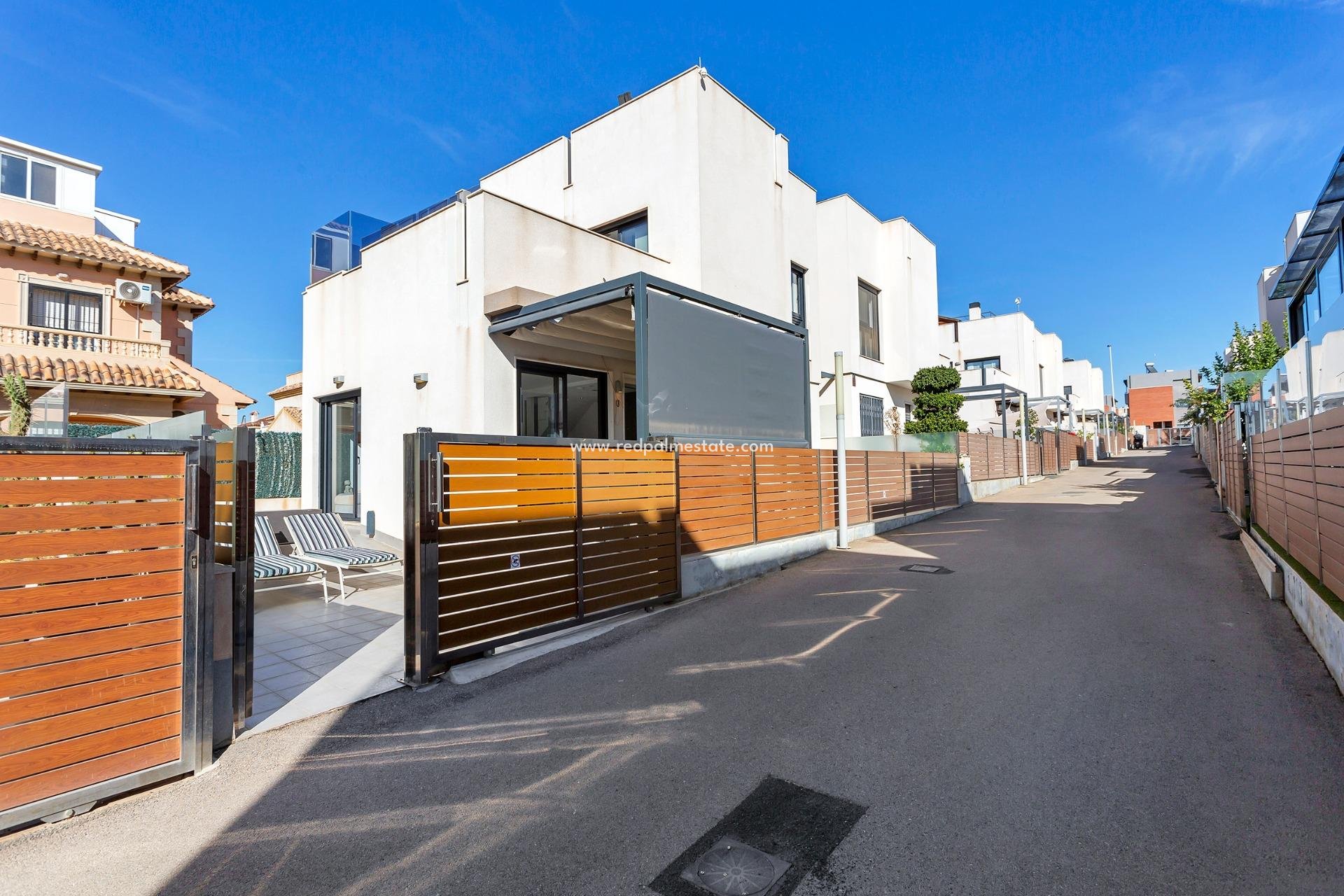 Reventa - Villa -
Torrevieja - Nueva Torrevieja - Aguas Nuevas