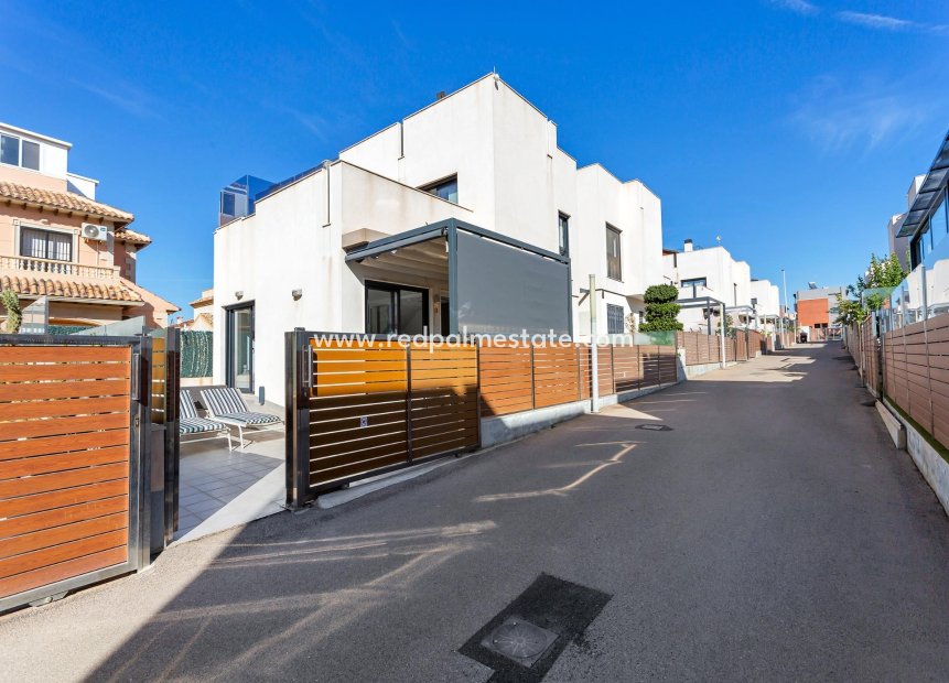 Reventa - Villa -
Torrevieja - Nueva Torrevieja - Aguas Nuevas