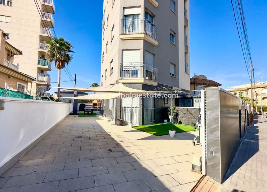Reventa - Villa -
Torrevieja - Nueva Torrevieja - Aguas Nuevas