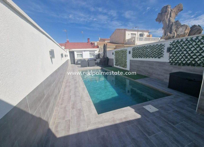 Reventa - Villa -
Torrevieja - Paseo maritimo