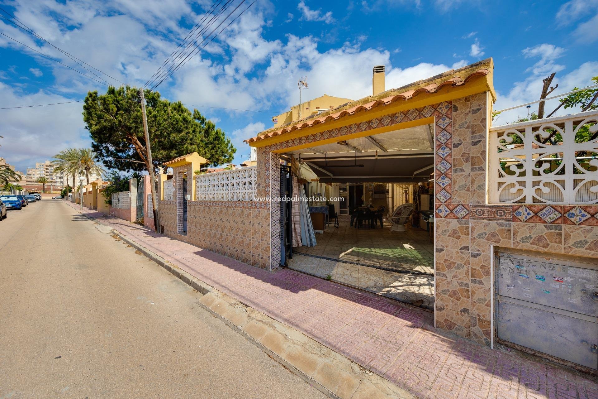 Reventa - Villa -
Torrevieja - Playa de los Locos