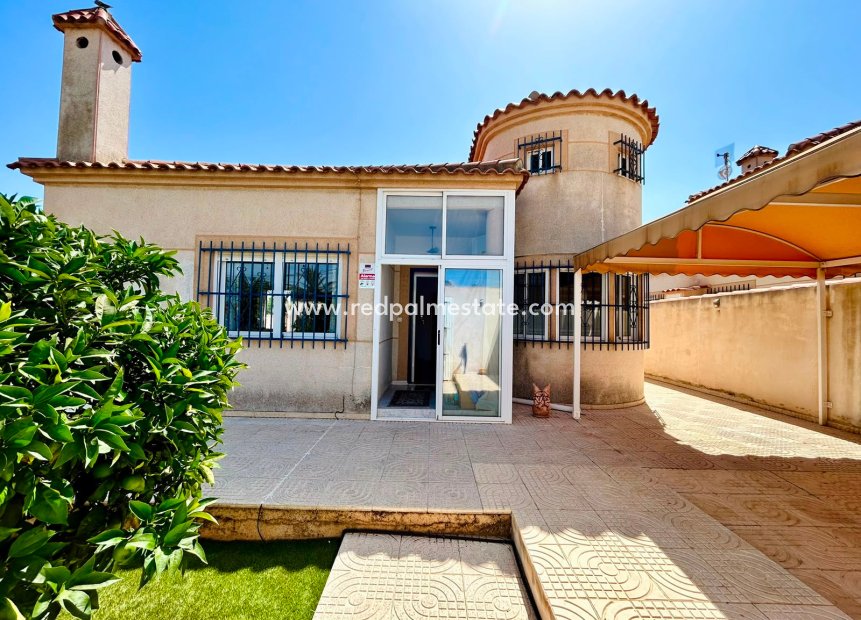 Reventa - Villa -
Torrevieja - Urbanización San Luis