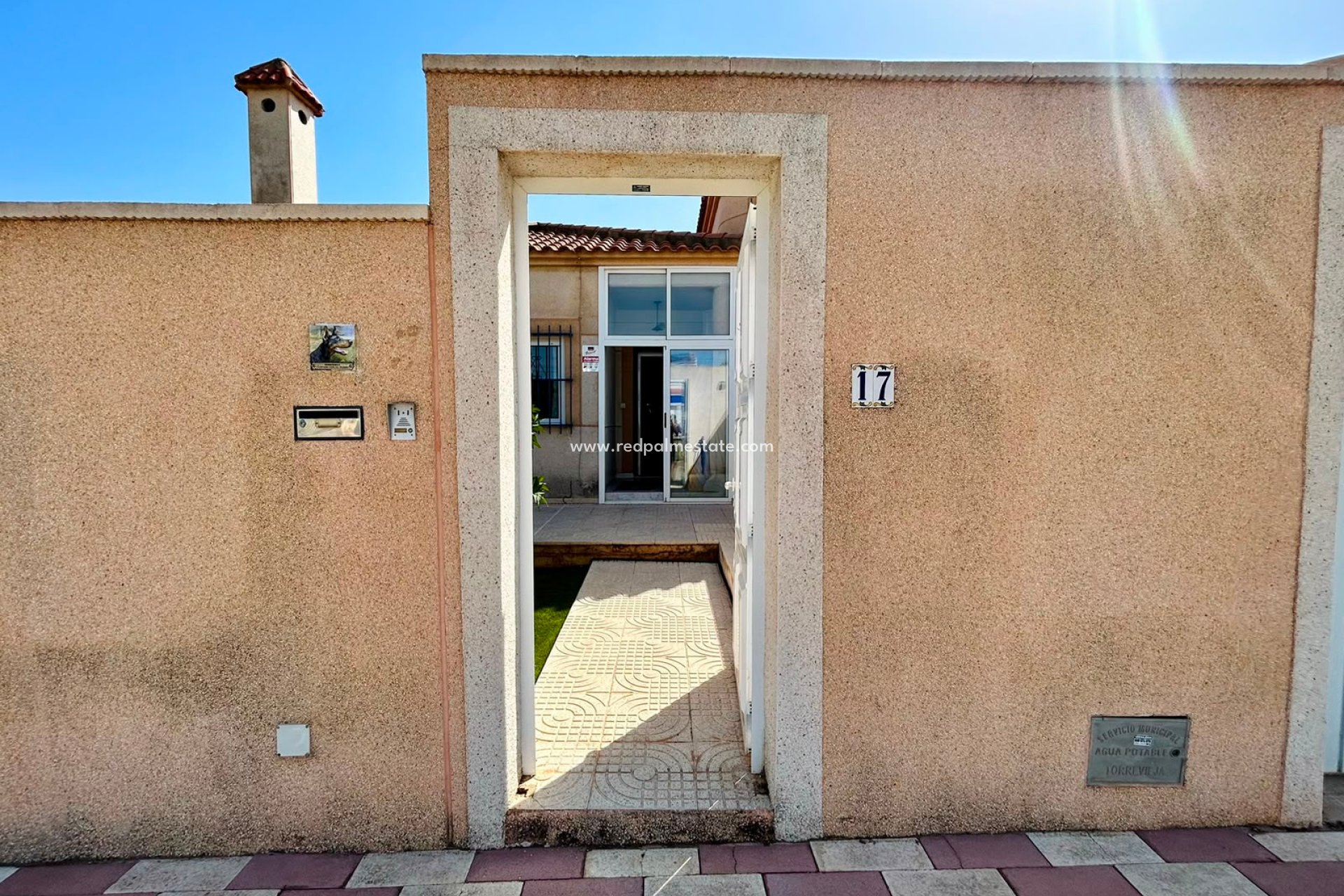 Reventa - Villa -
Torrevieja - Urbanización San Luis