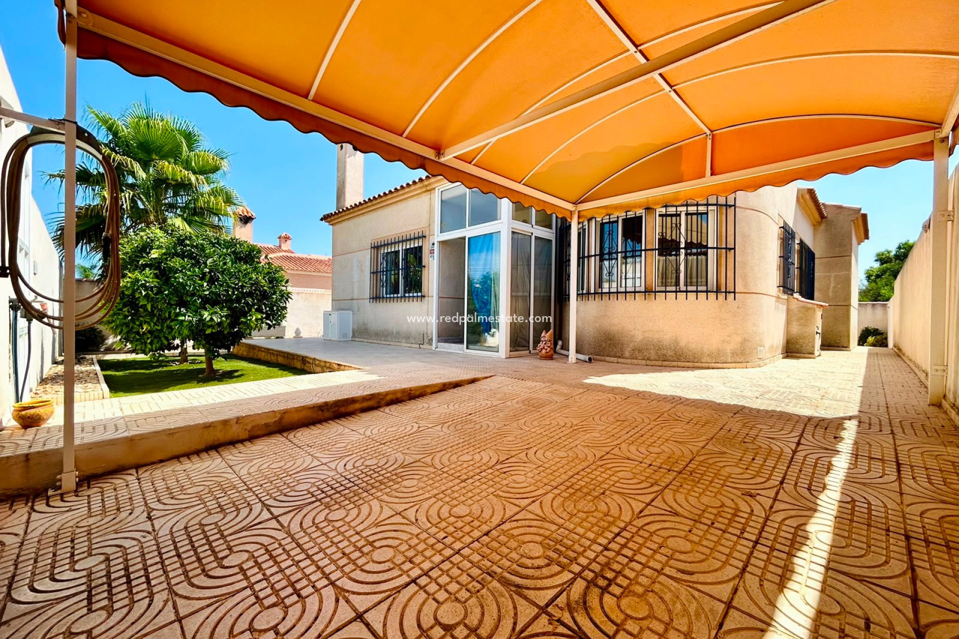 Reventa - Villa -
Torrevieja - Urbanización San Luis