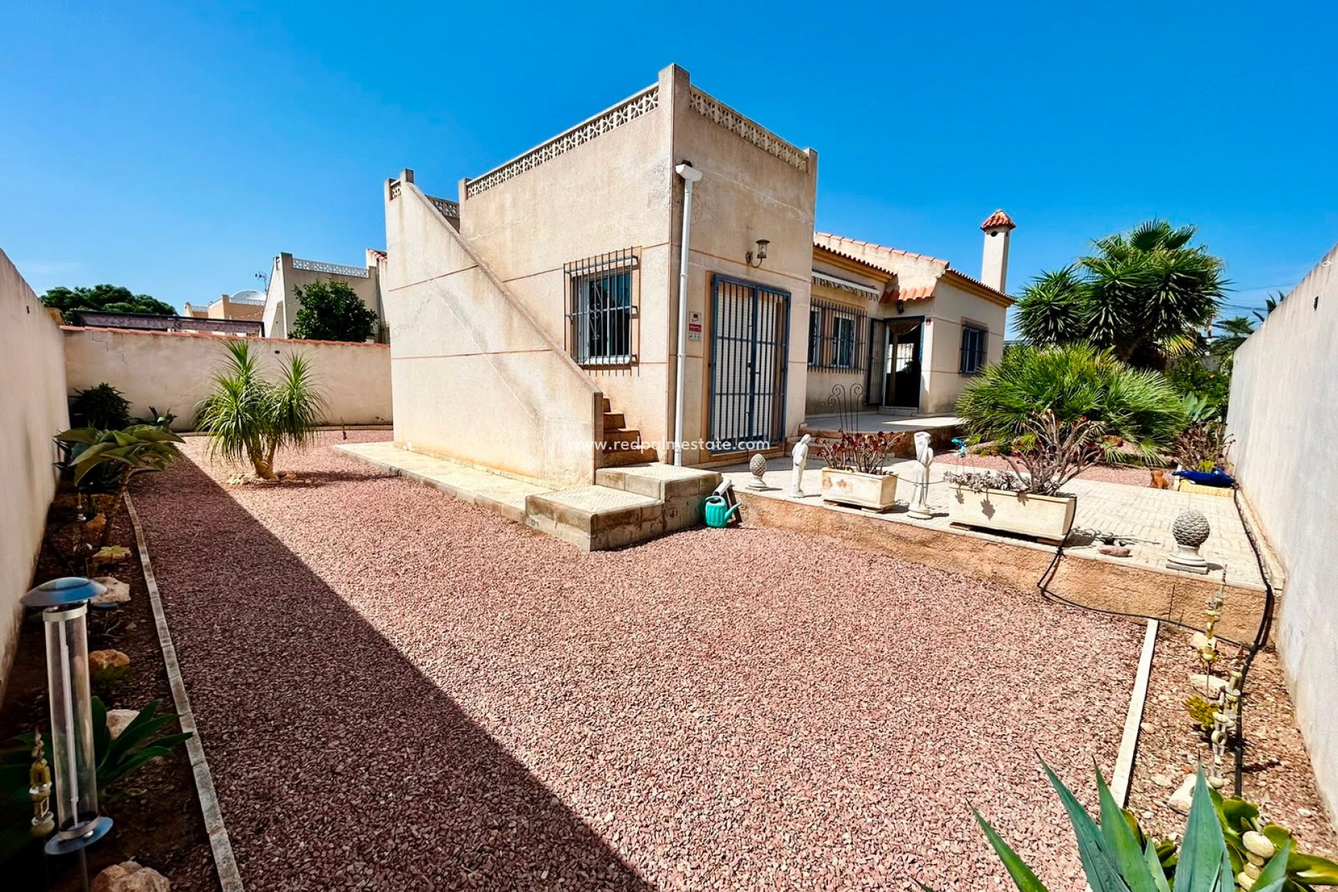 Reventa - Villa -
Torrevieja - Urbanización San Luis