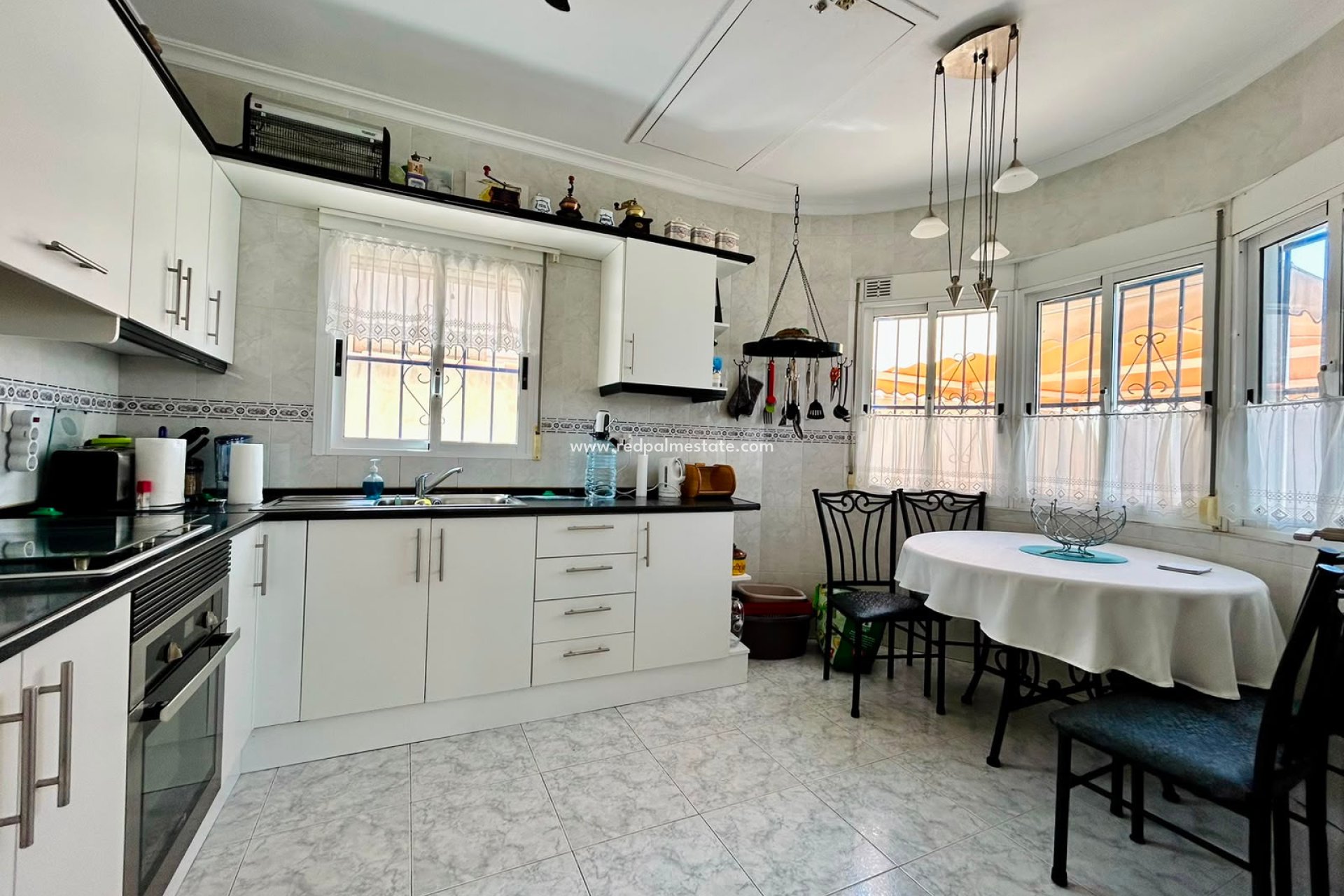 Reventa - Villa -
Torrevieja - Urbanización San Luis