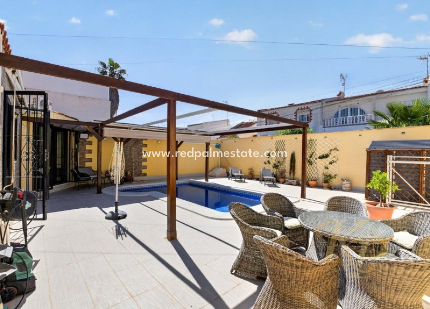 Reventa - Villa -
Torrevieja