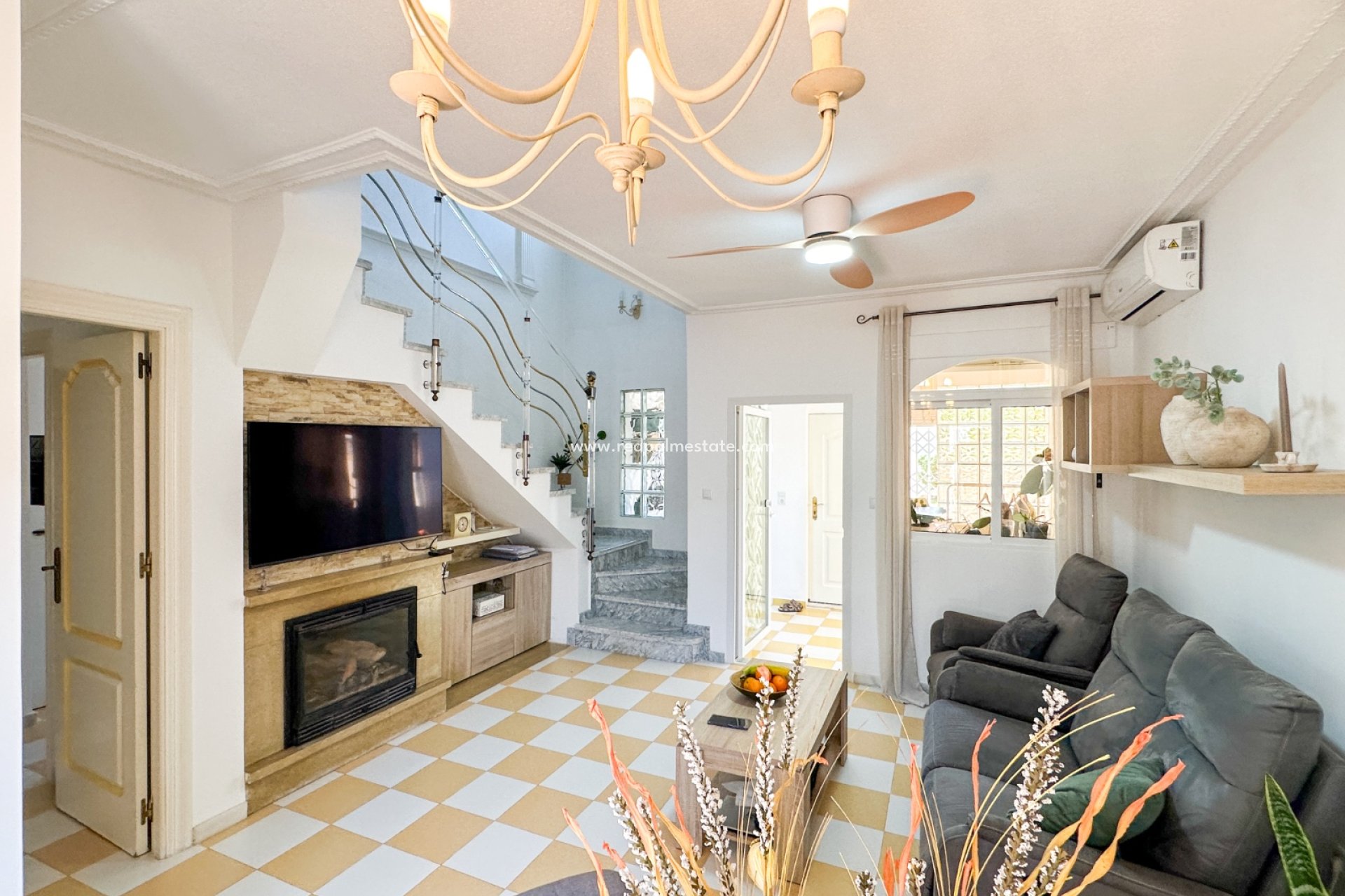 Reventa - Villa -
Torrevieja