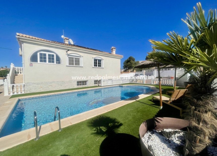 Reventa - Villa -
Urb. La Marina - Inland