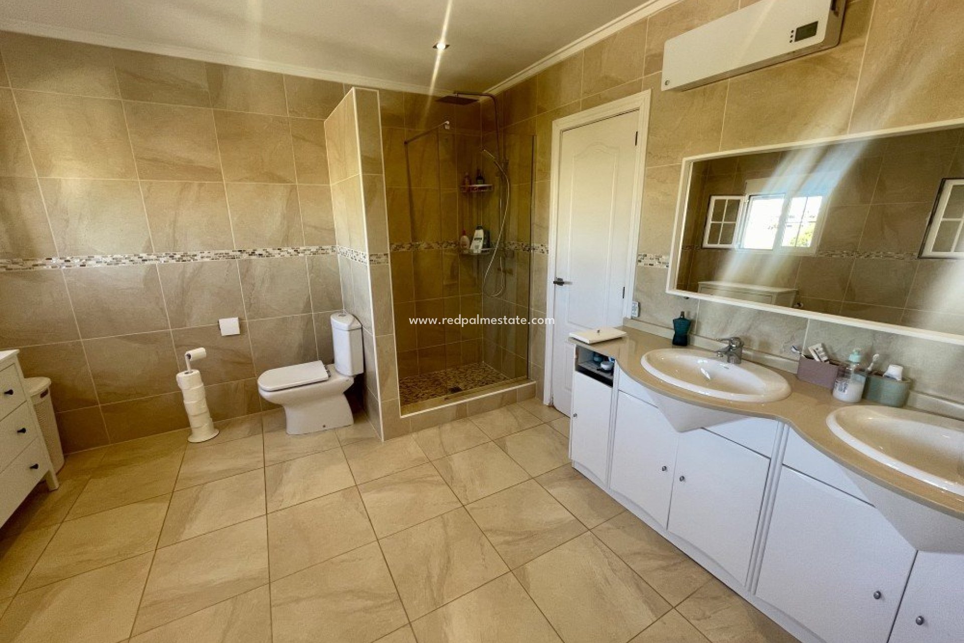 Reventa - Villa -
Urb. La Marina - Inland