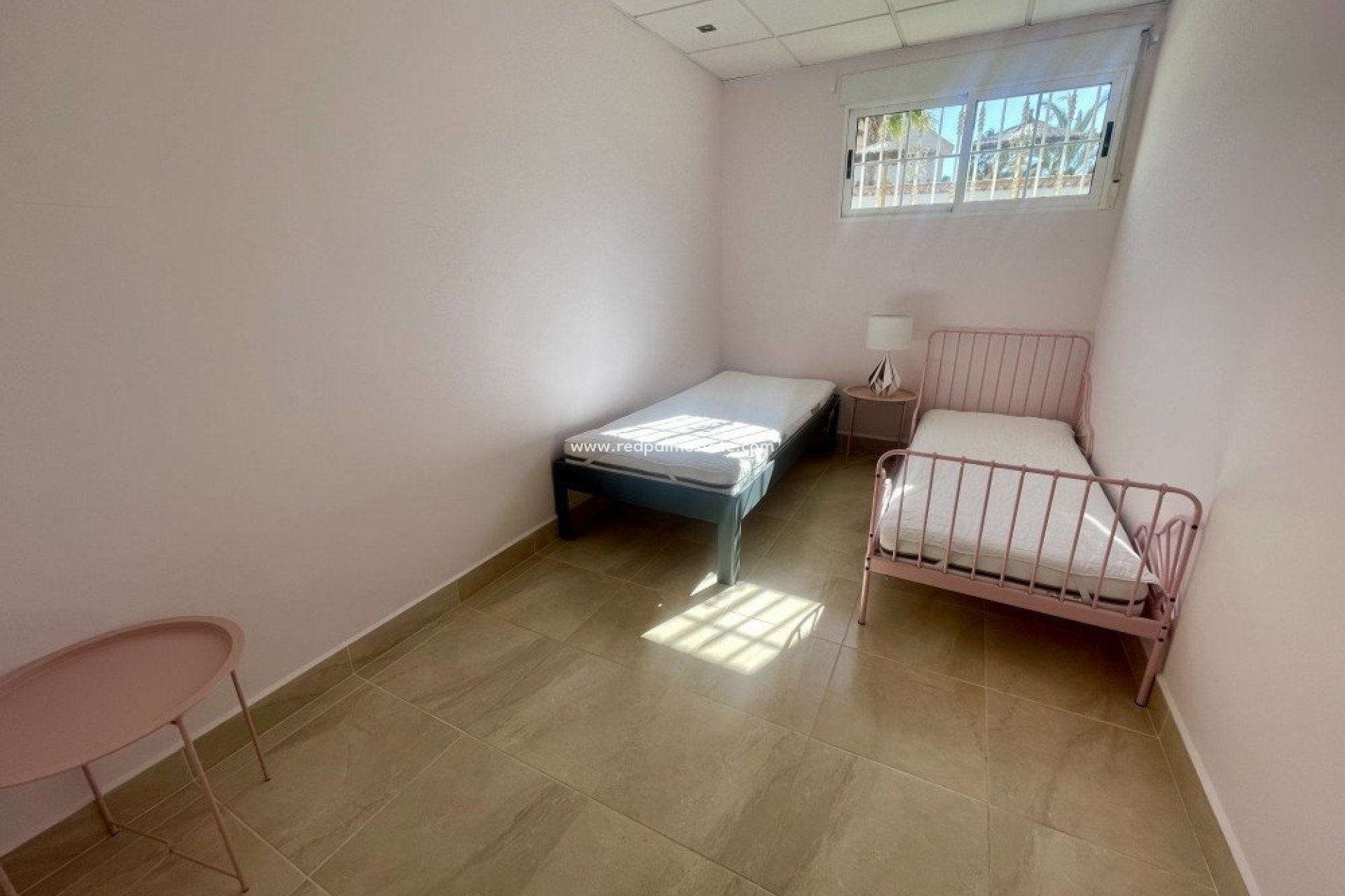 Reventa - Villa -
Urb. La Marina - Inland