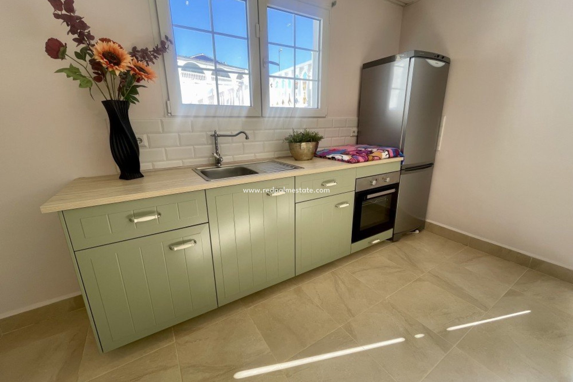 Reventa - Villa -
Urb. La Marina - Inland