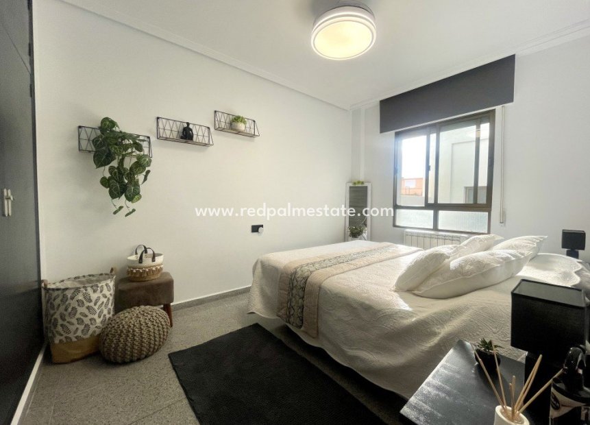 Revente - Appartement -
Orihuela Costa - Inland