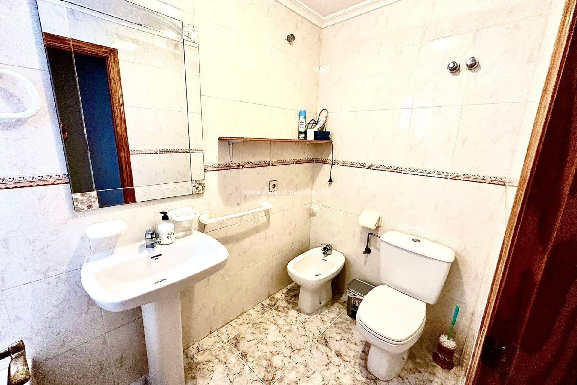 Revente - Appartement -
Torrevieja - Center