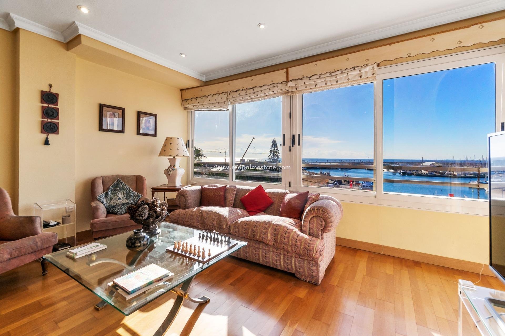 Revente - Appartement -
Torrevieja - Centro - Muelle Pesquero