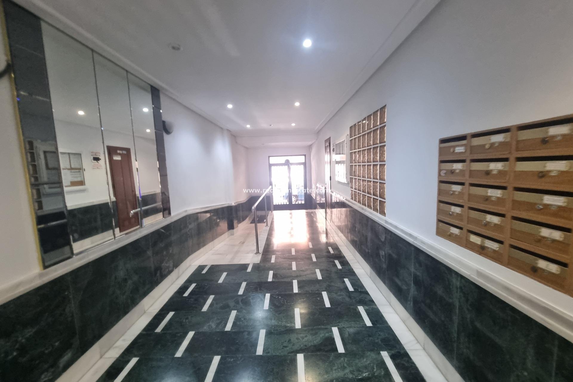 Revente - Appartement -
Torrevieja - Centro Torrevieja