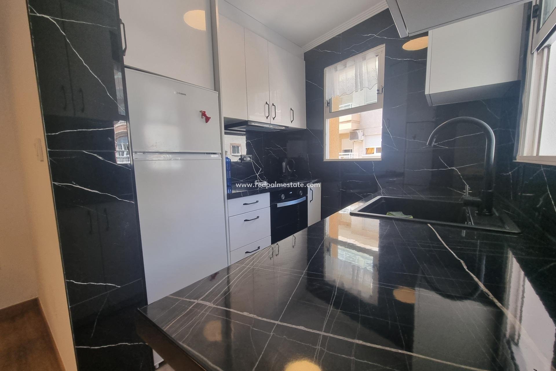 Revente - Appartement -
Torrevieja - Centro Torrevieja