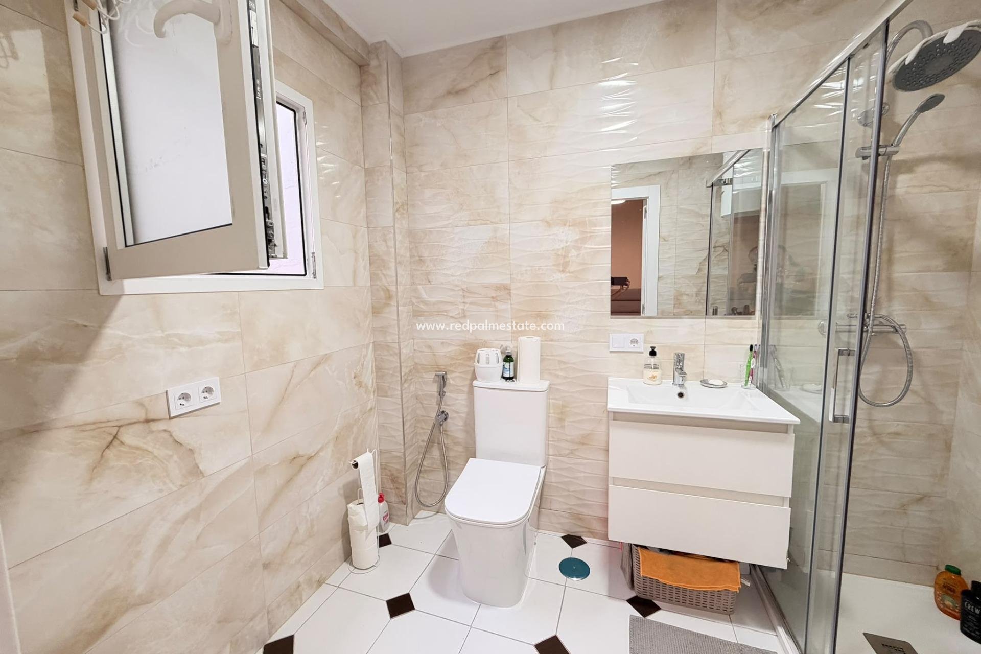 Revente - Appartement -
Torrevieja - Centro Torrevieja