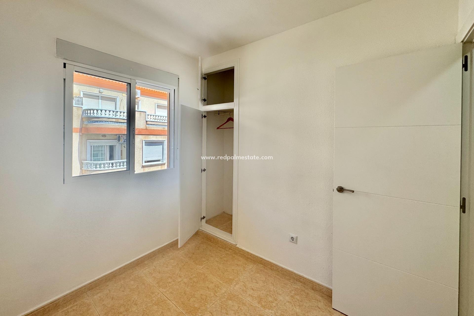 Revente - Appartement -
Torrevieja - Centro Torrevieja