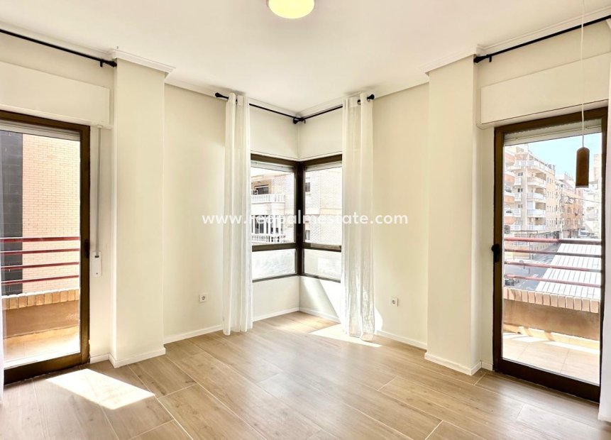 Revente - Appartement -
Torrevieja - Centro Torrevieja