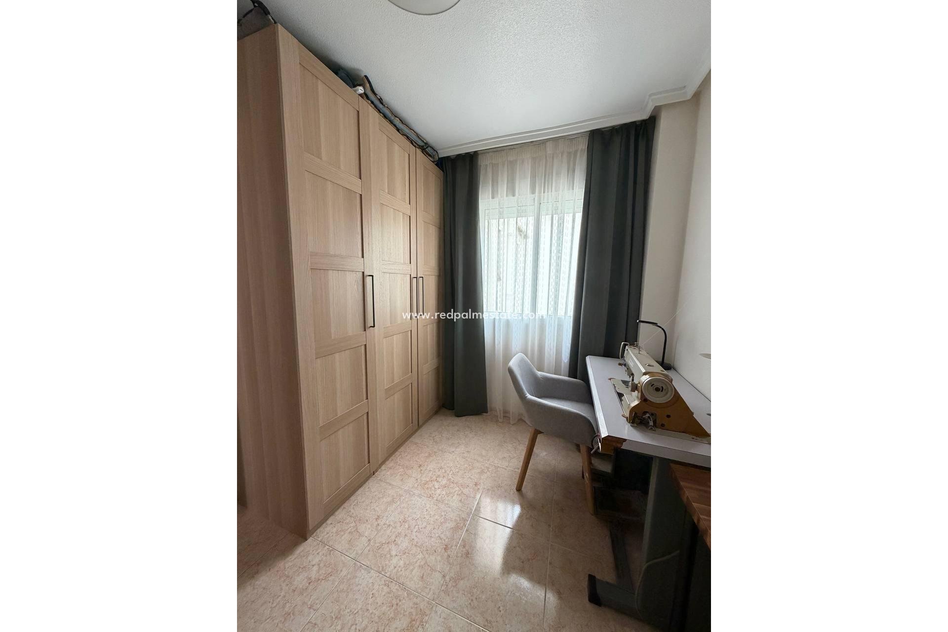 Revente - Appartement -
Torrevieja - Centro Torrevieja