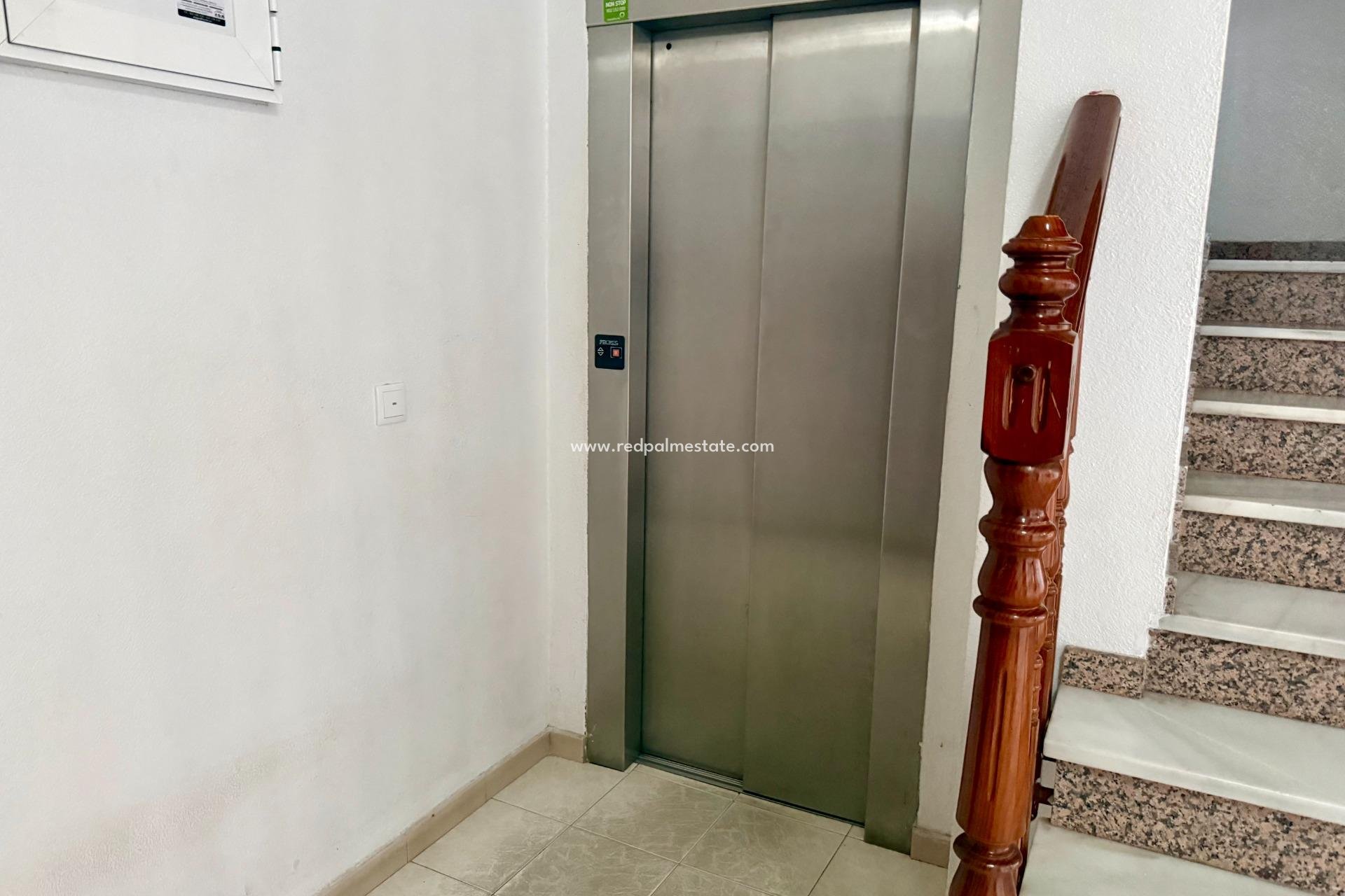 Revente - Appartement -
Torrevieja - Centro Torrevieja