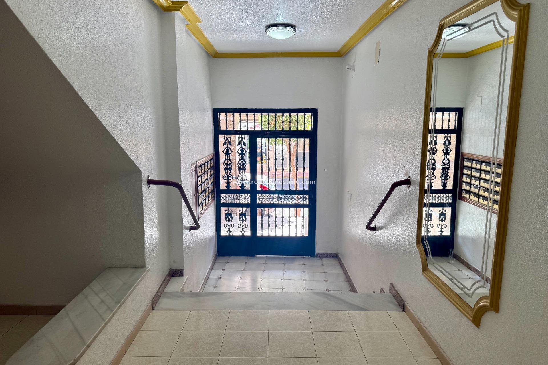 Revente - Appartement -
Torrevieja - Centro Torrevieja
