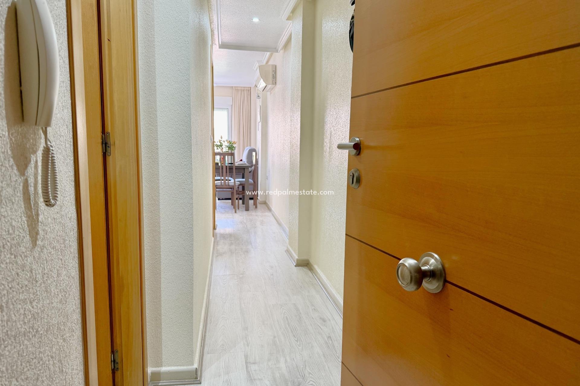 Revente - Appartement -
Torrevieja - El molino