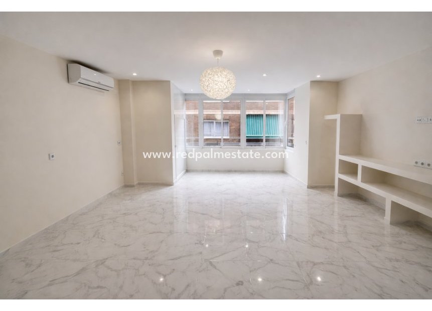 Revente - Appartement -
Torrevieja - Muelle Pesquero