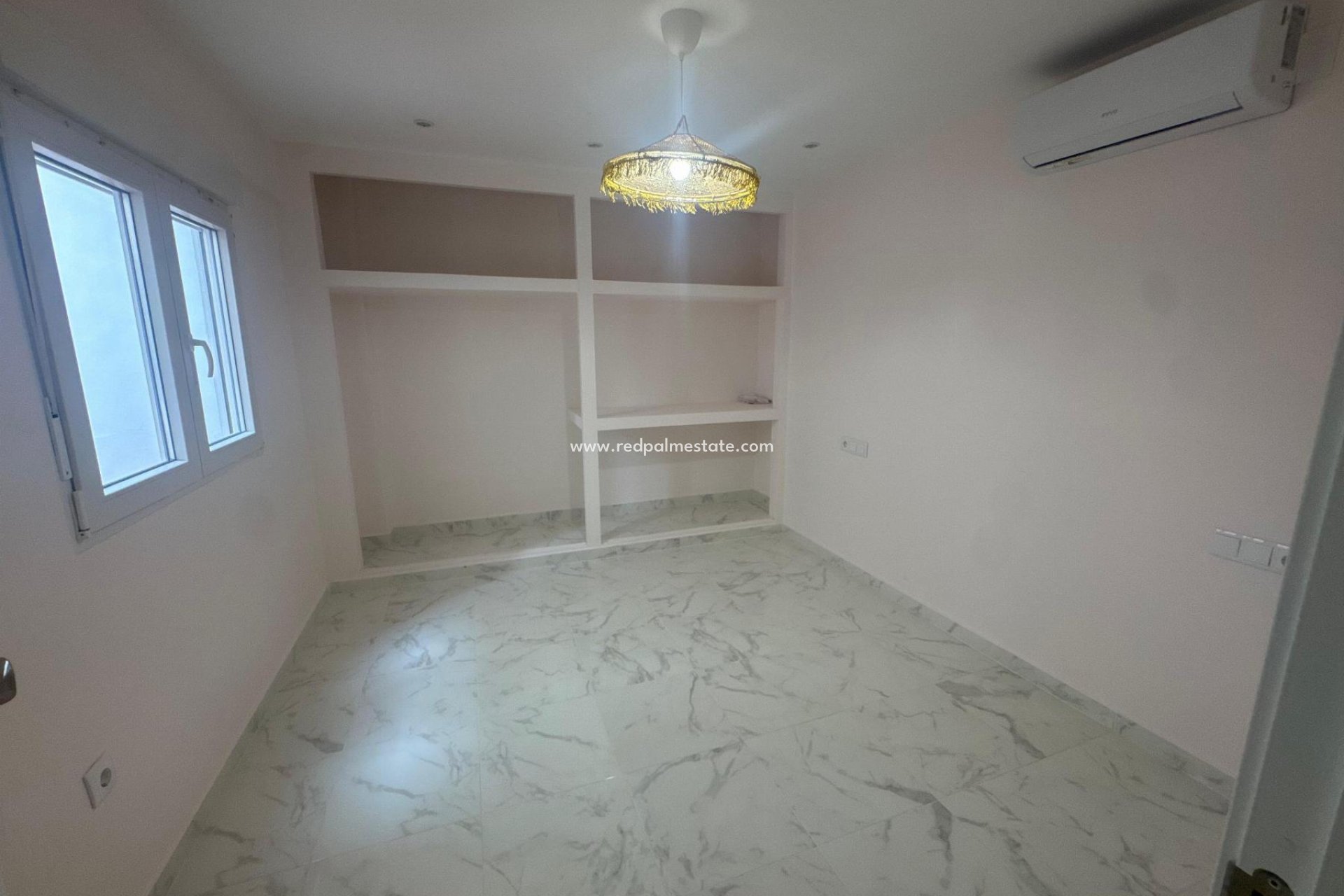 Revente - Appartement -
Torrevieja - Muelle Pesquero