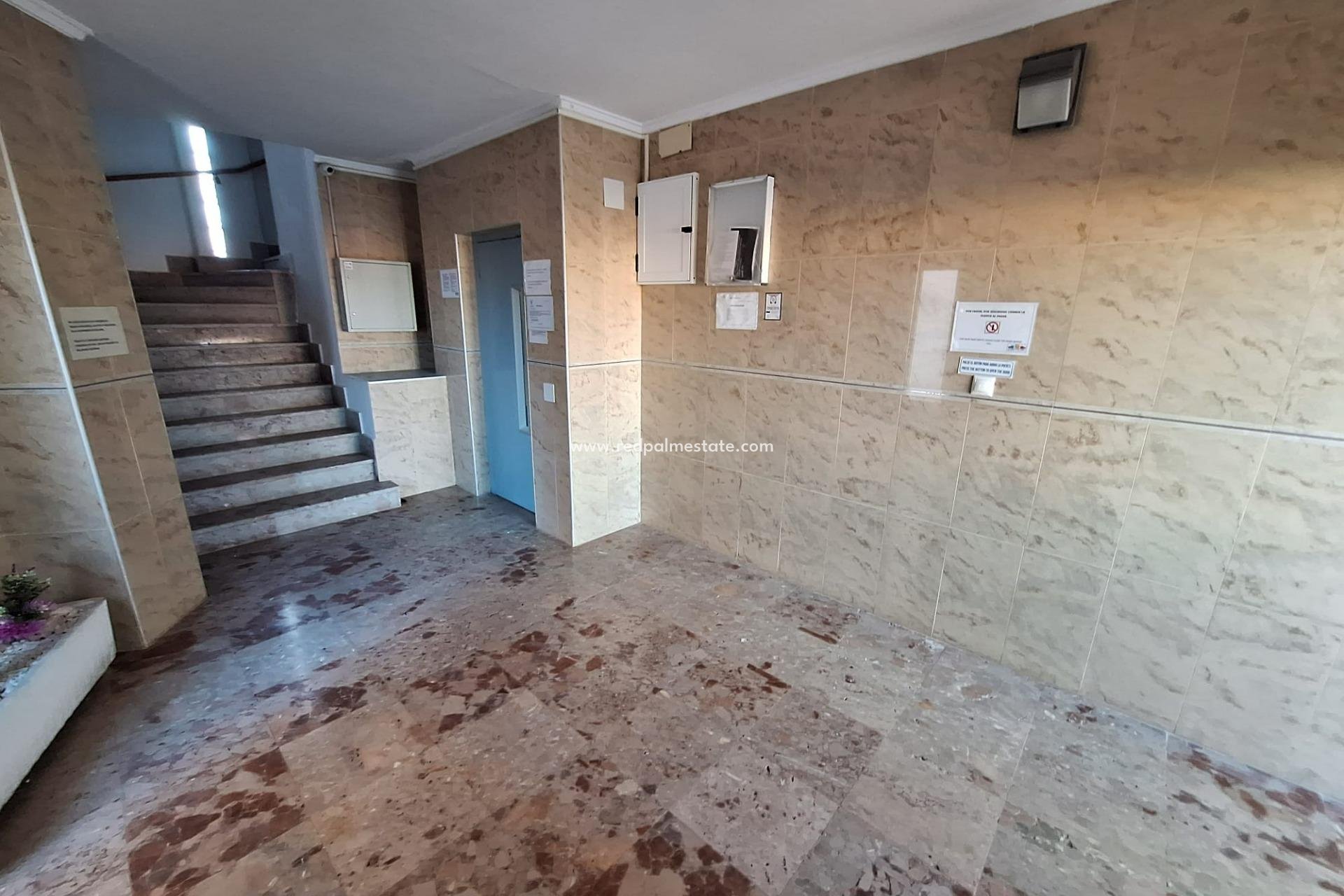 Revente - Appartement -
Torrevieja - Nueva Torrevieja - Aguas Nuevas