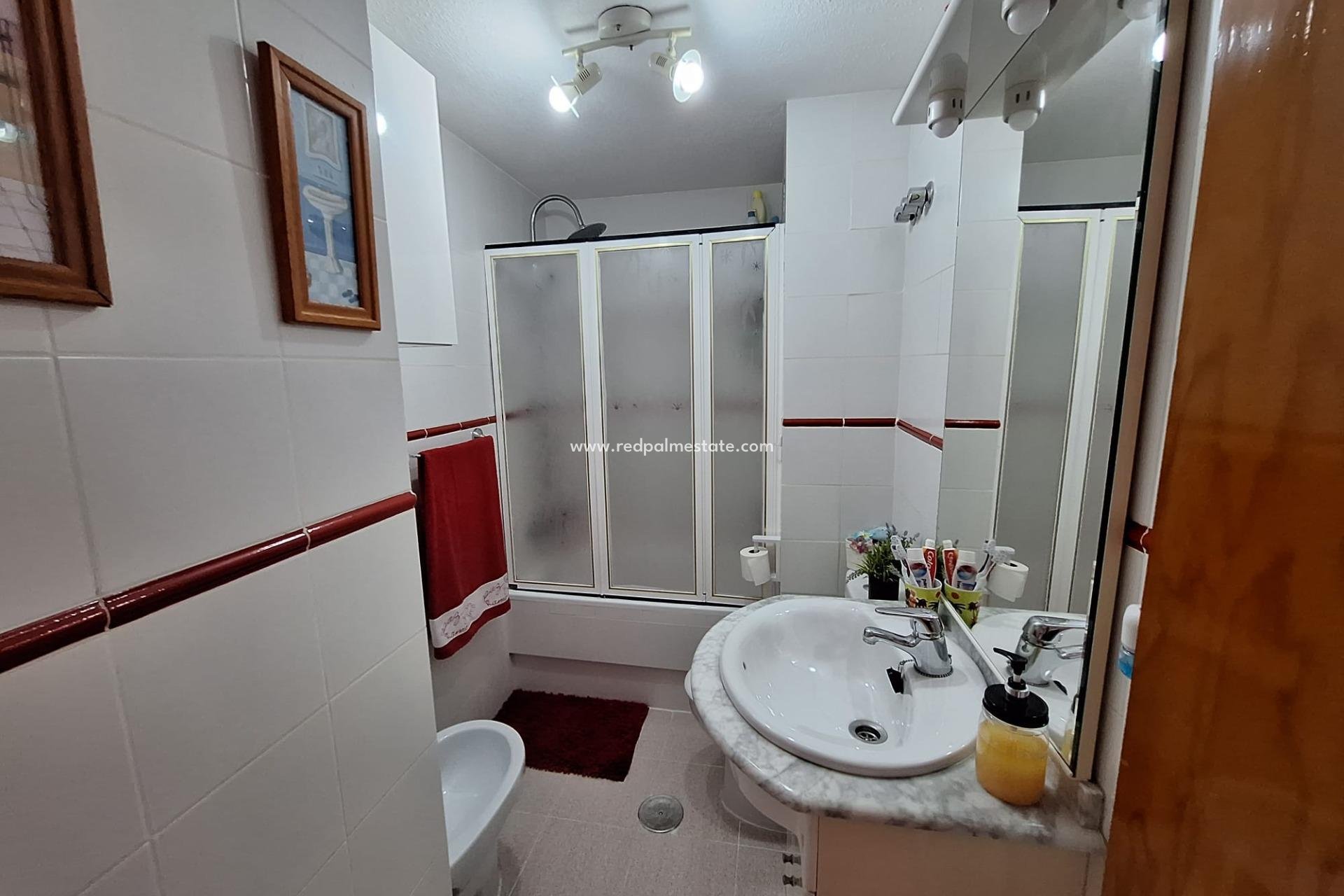 Revente - Appartement -
Torrevieja - Nueva Torrevieja - Aguas Nuevas