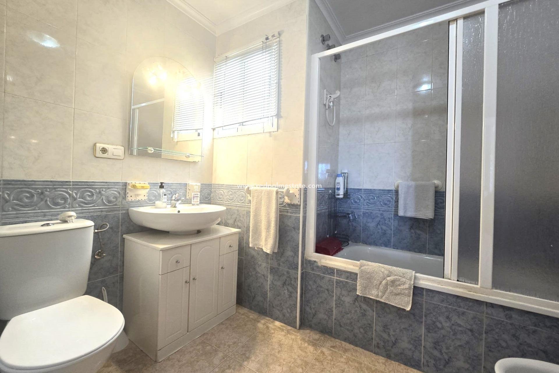 Revente - Appartement -
Torrevieja - Parque las naciones