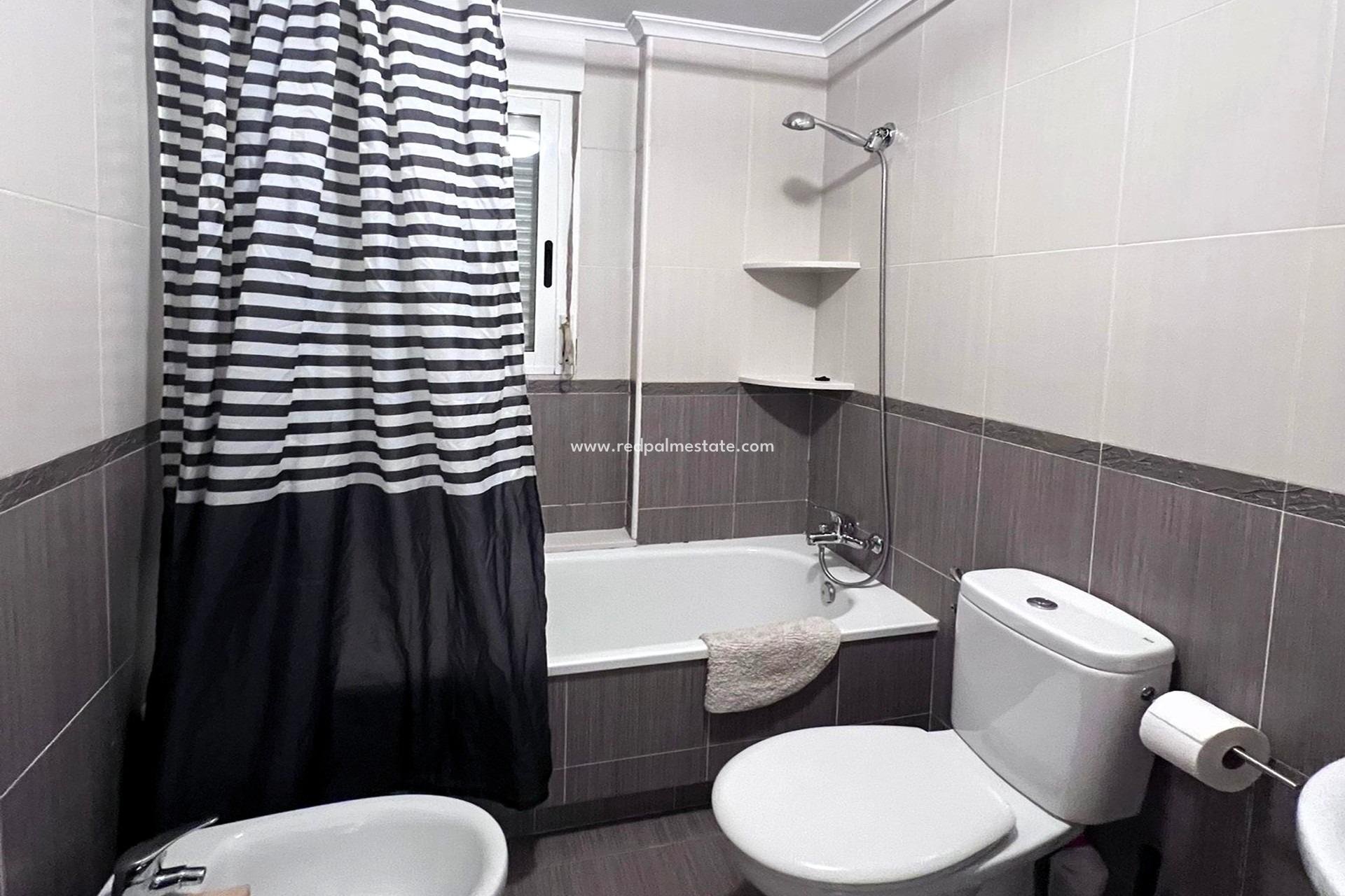 Revente - Appartement -
Torrevieja - Playa de los Locos