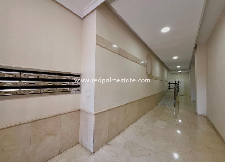 Revente - Appartement -
Torrevieja - Puerto Deportivo