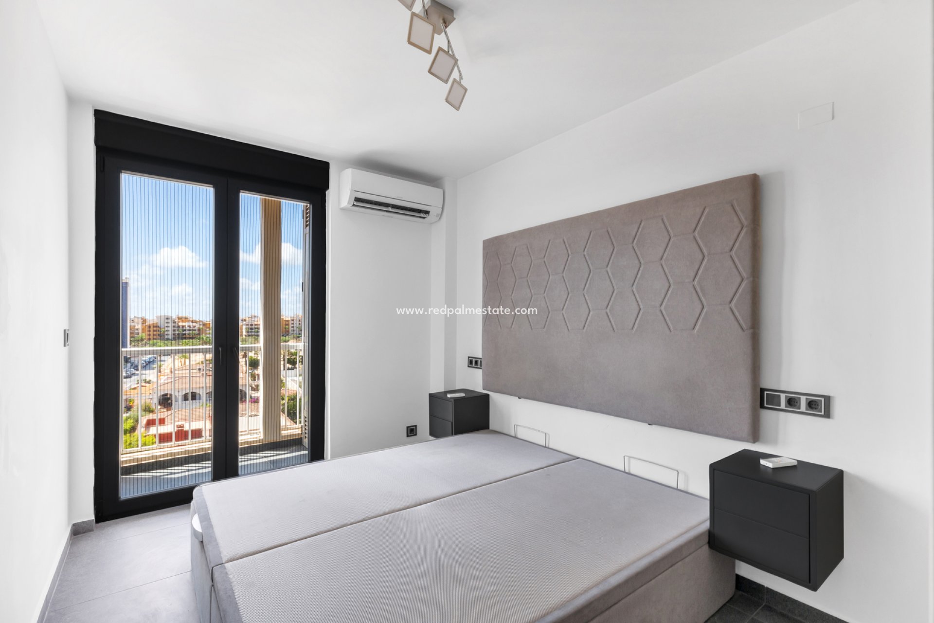 Revente - Appartement -
Torrevieja - Punta Prima Torrevieja