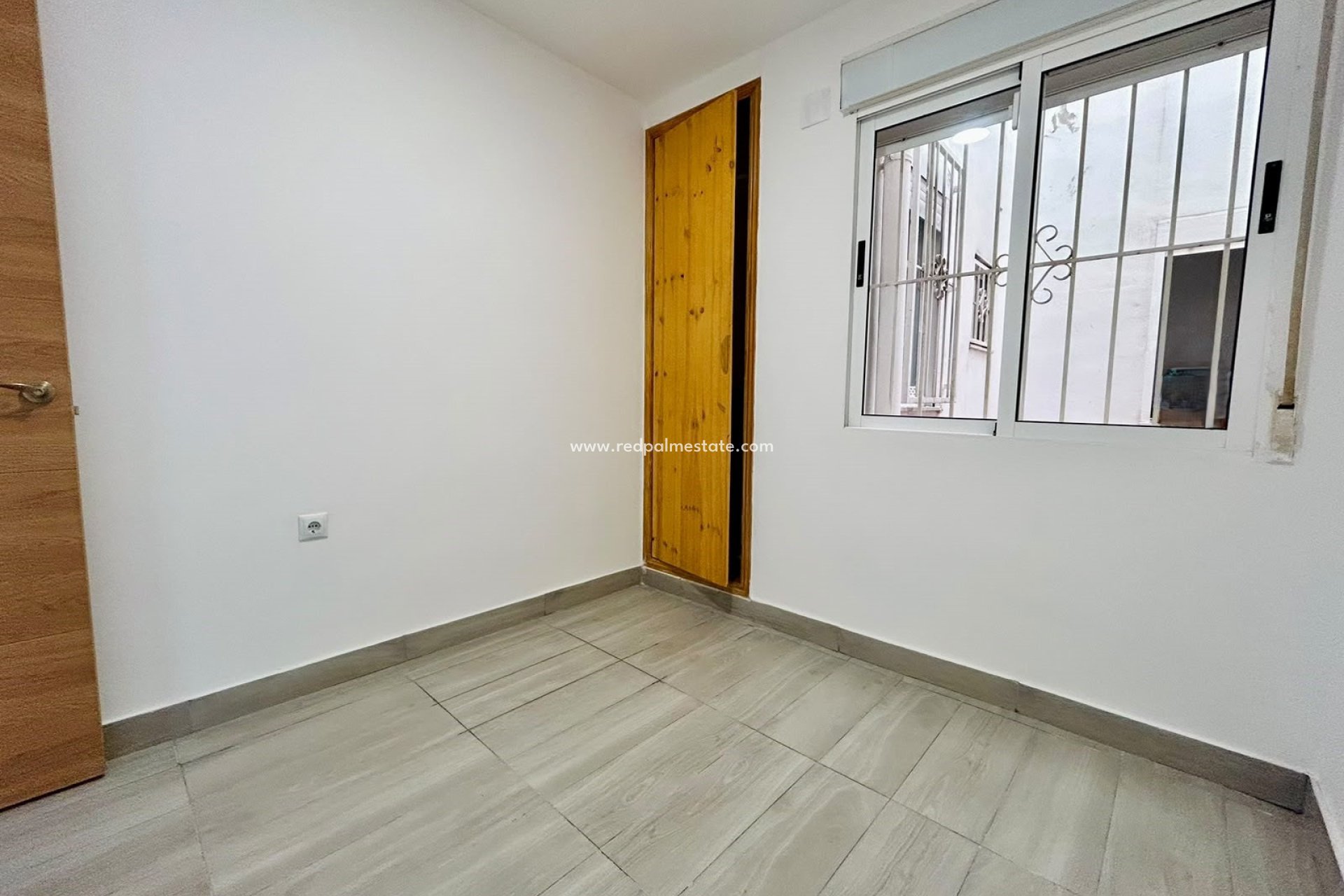 Revente - Appartement -
Torrevieja - Torrevieja Centro