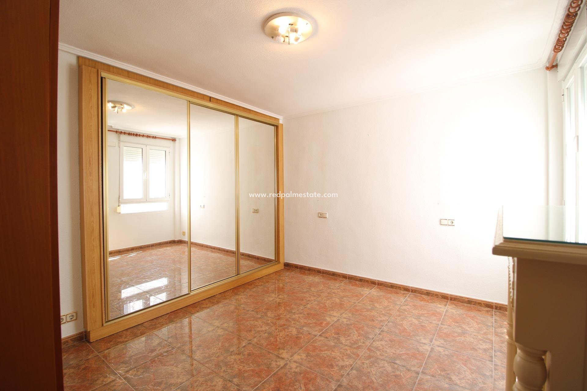 Revente - Appartement -
Torrevieja