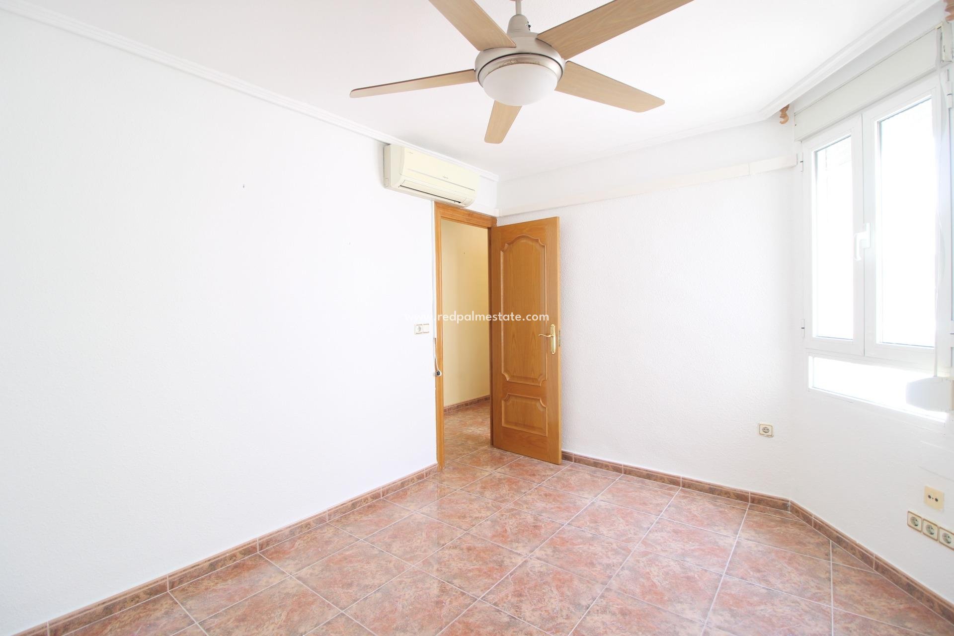 Revente - Appartement -
Torrevieja