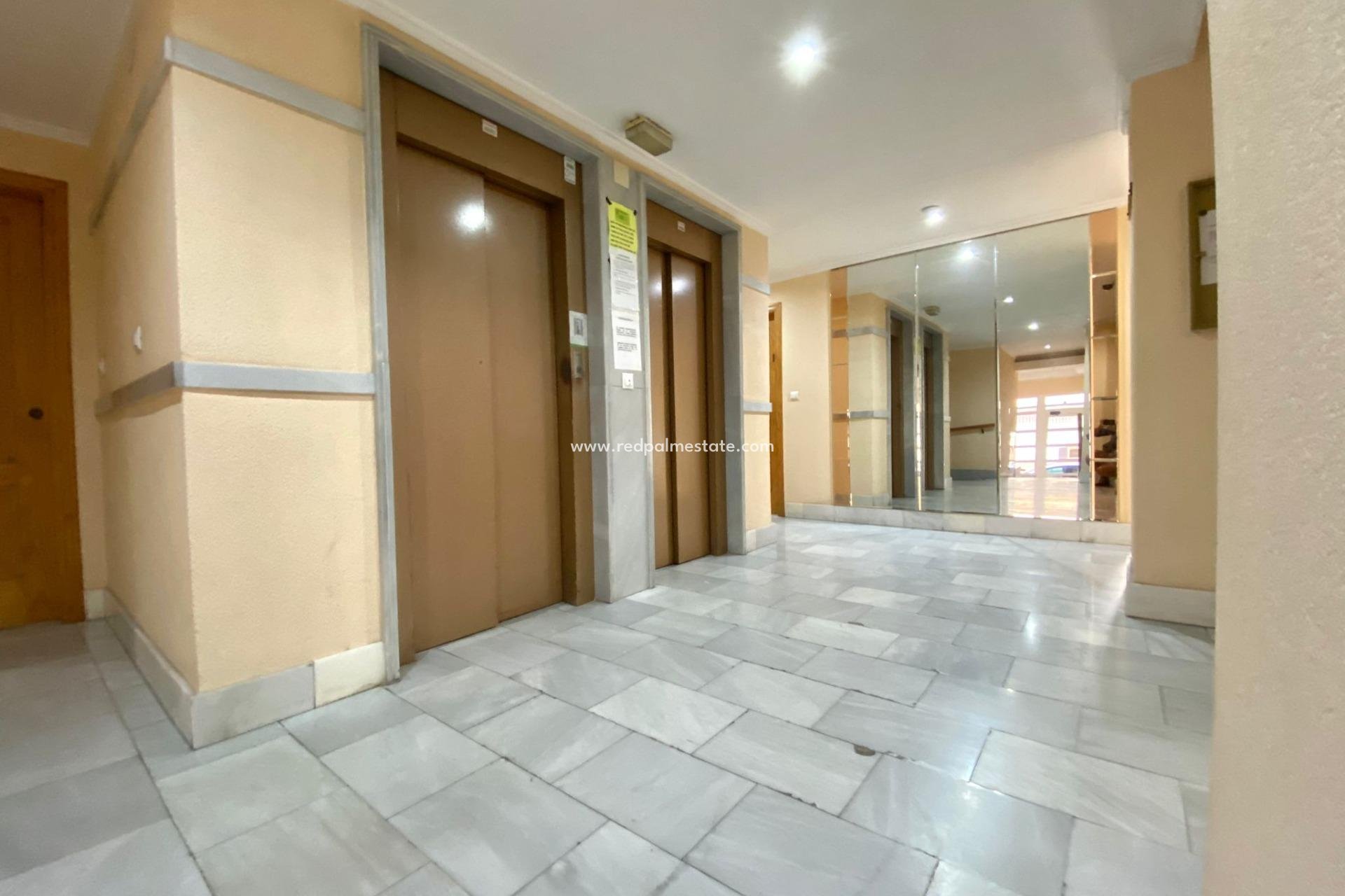 Revente - Appartements -
Torrevieja - Centro Torrevieja