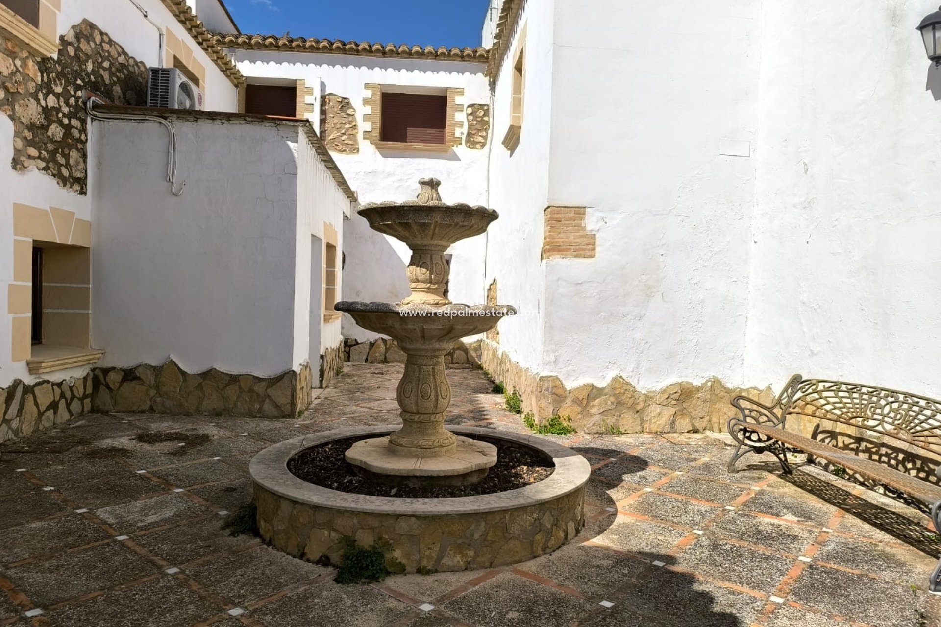 Revente - Entreprise -
Banyeres De Mariola - Inland