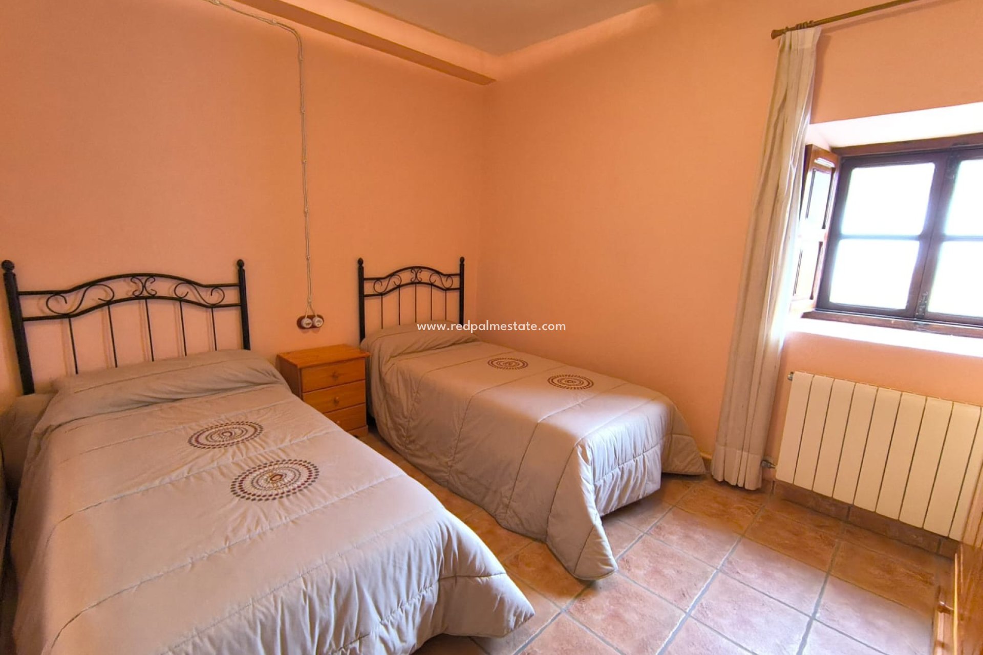 Revente - Entreprise -
Banyeres De Mariola - Inland