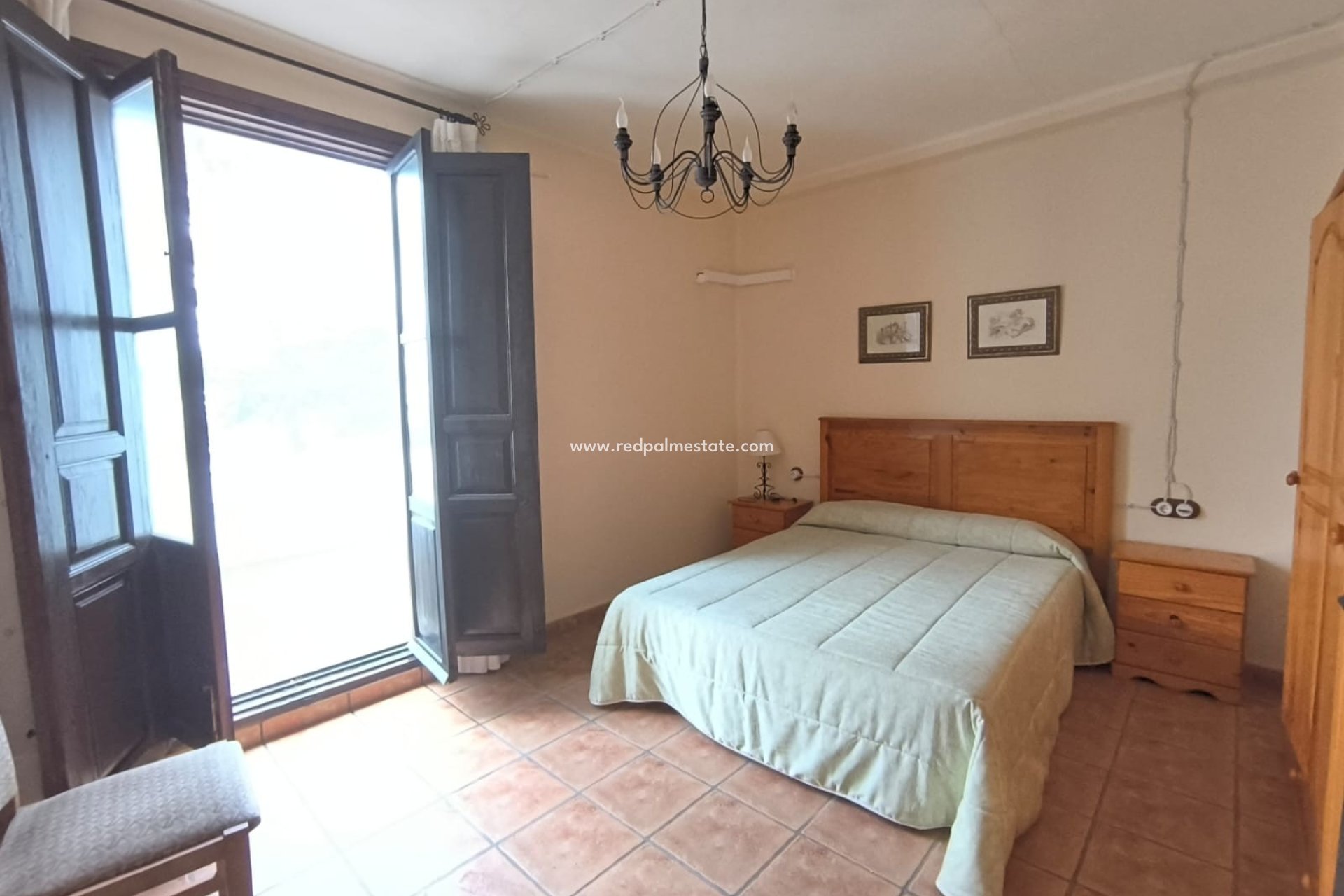 Revente - Entreprise -
Banyeres De Mariola - Inland