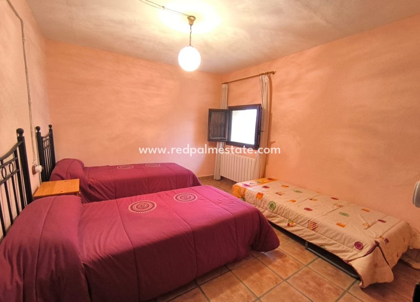 Revente - Entreprise -
Banyeres De Mariola - Inland