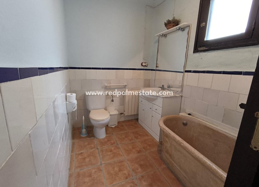 Revente - Entreprise -
Banyeres De Mariola - Inland