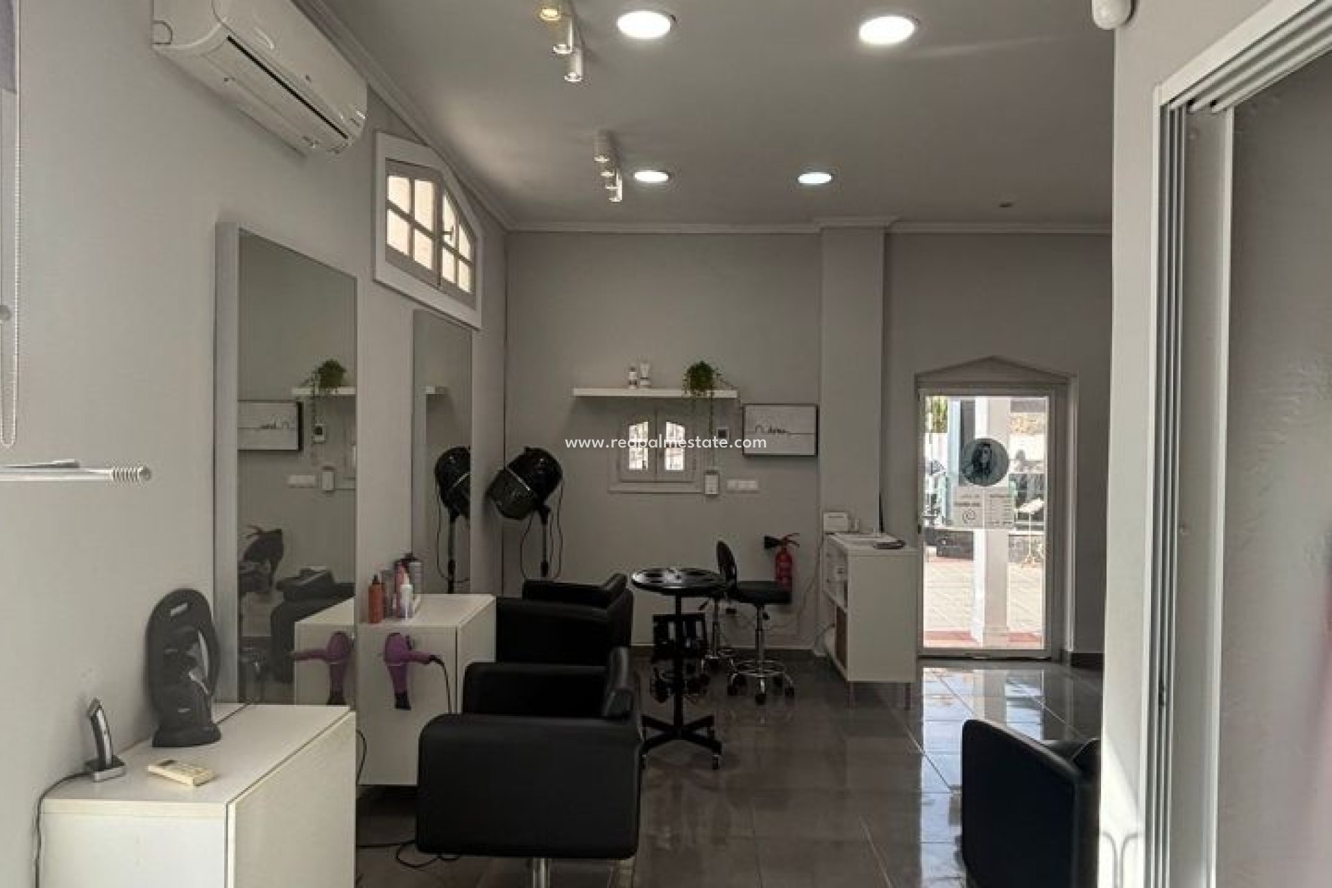 Revente - Entreprise -
Orihuela Costa