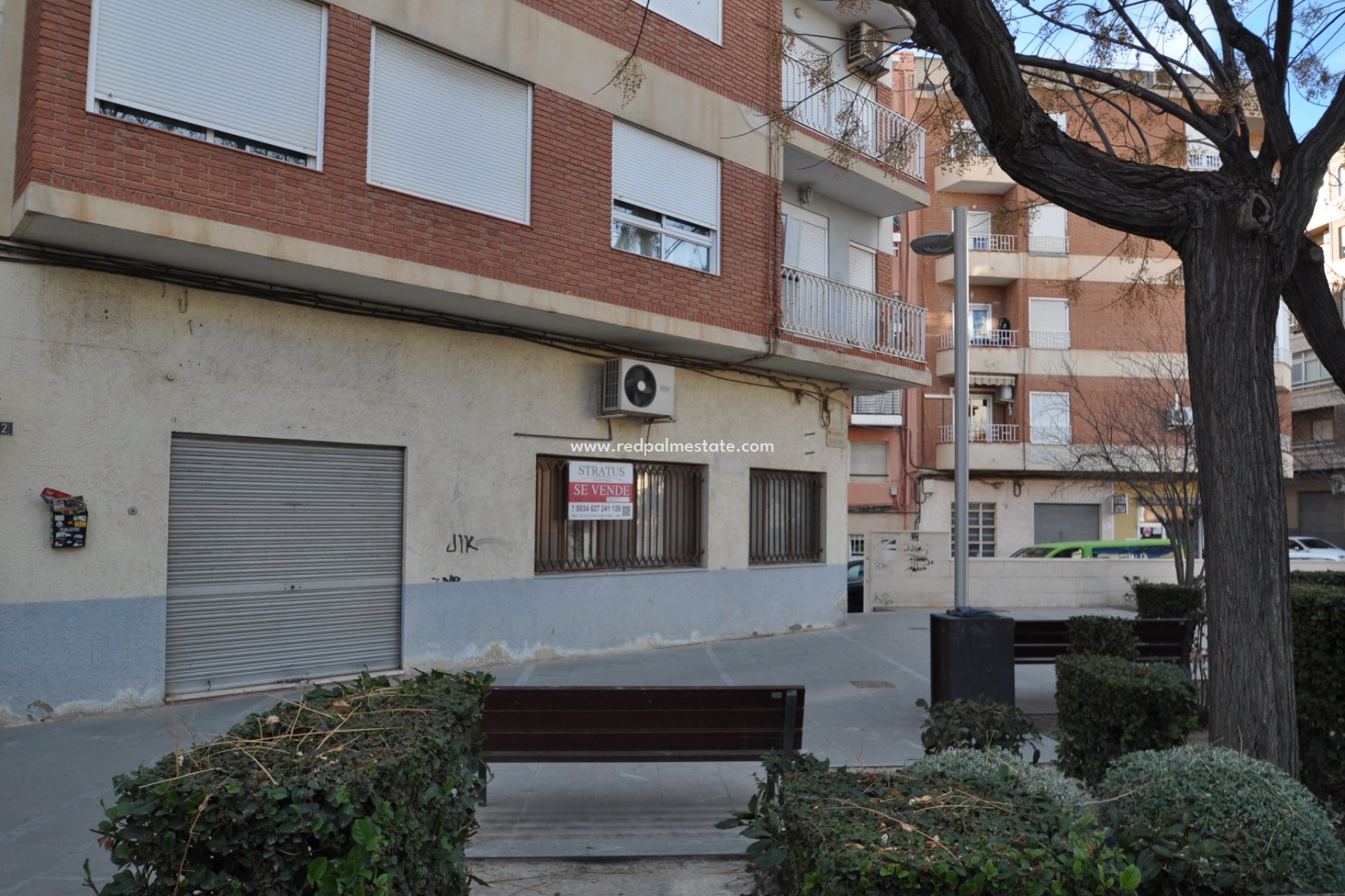 Revente - Entreprise -
Petrer - Inland