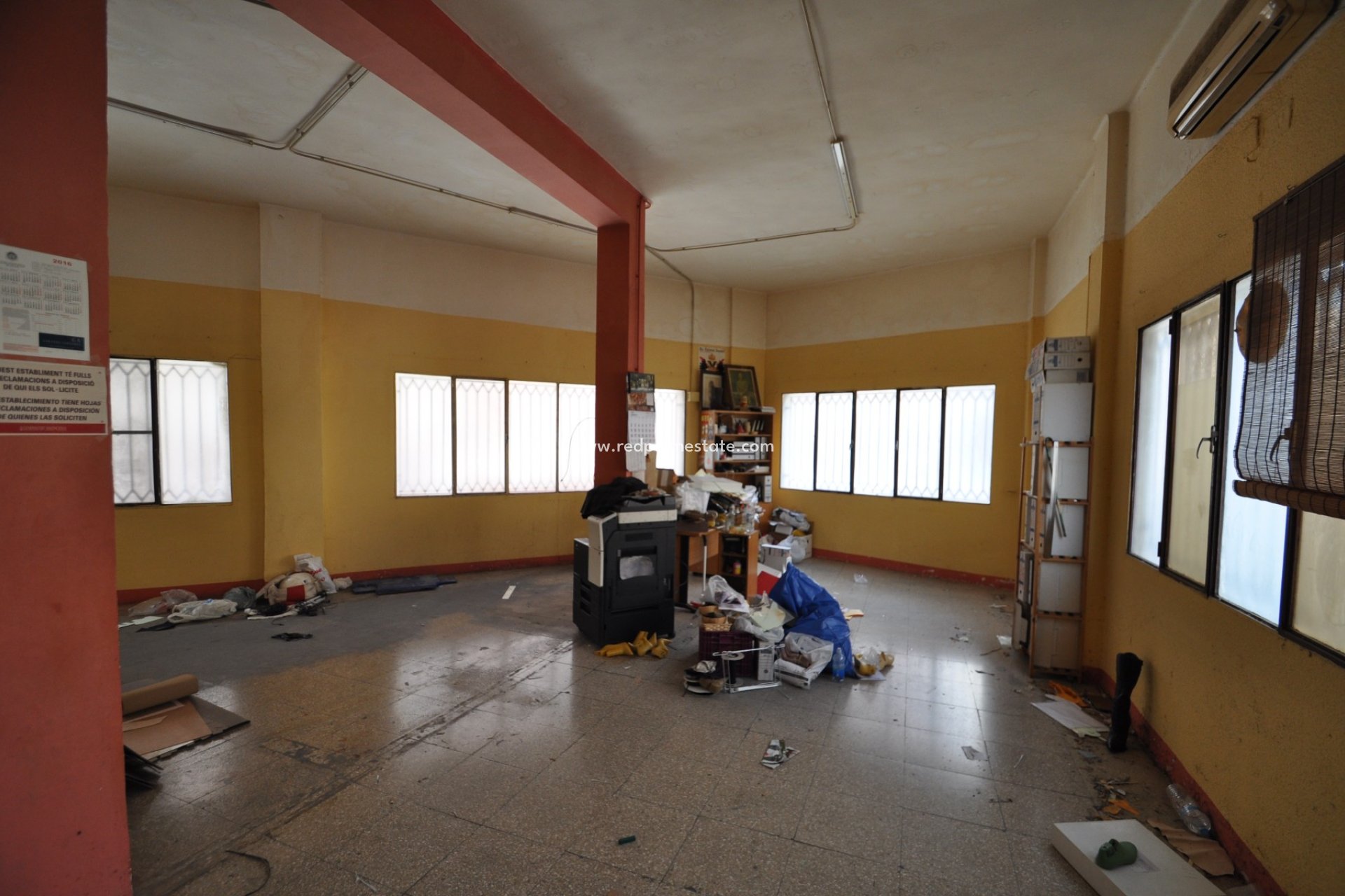 Revente - Entreprise -
Petrer - Inland